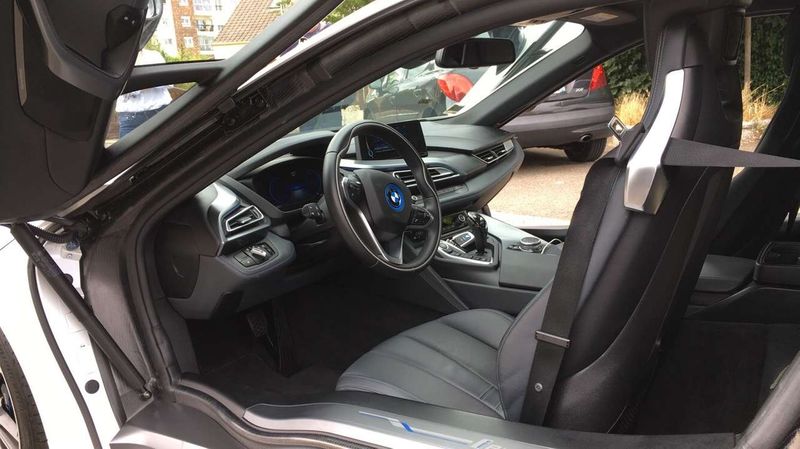BMW i8 • 2014 • 82,900 km 5