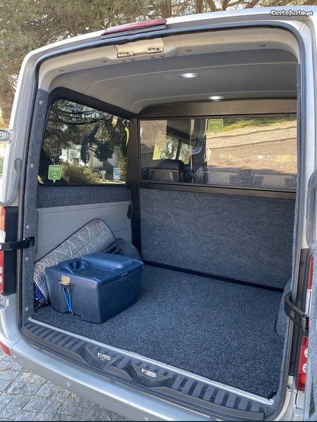 Mercedes-Benz 210 Van • 2010 • 250,000 km 4