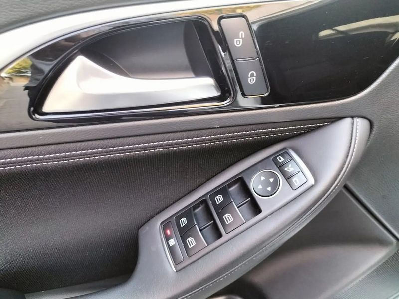 Infiniti Q • 2019 • 45,372 km 10