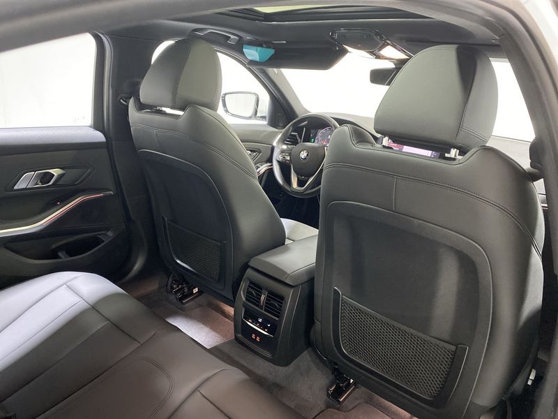 BMW 3 Series • 2021 • 1,227 km 12