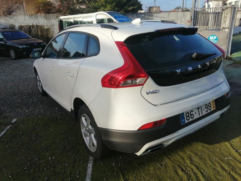 Volvo V40 • 2013 • 170,000 km 3