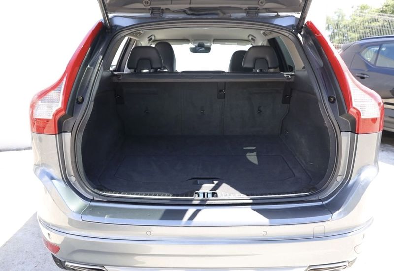 Volvo XC60 • 2017 • 125,000 km 4