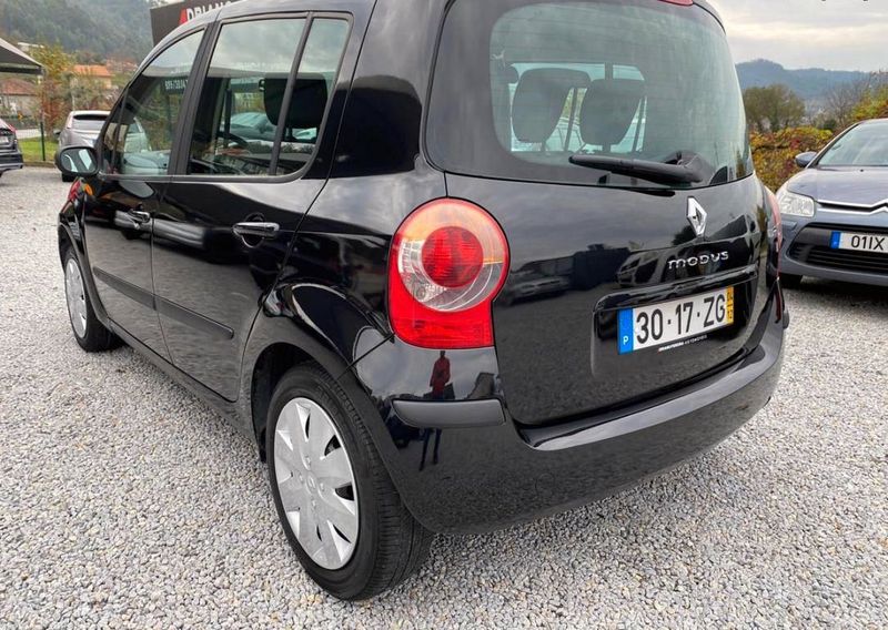 Renault Mégane • 2004 • 180,000 km 5