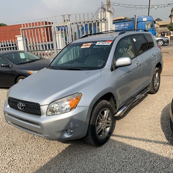 Toyota RAV4 • 2009 • 32 km 1