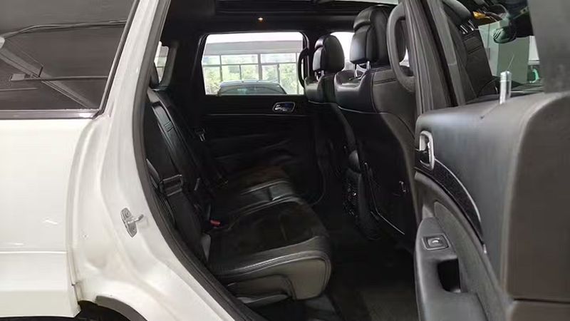 Jeep Grand Cherokee • 2019 • 114,045 km 9