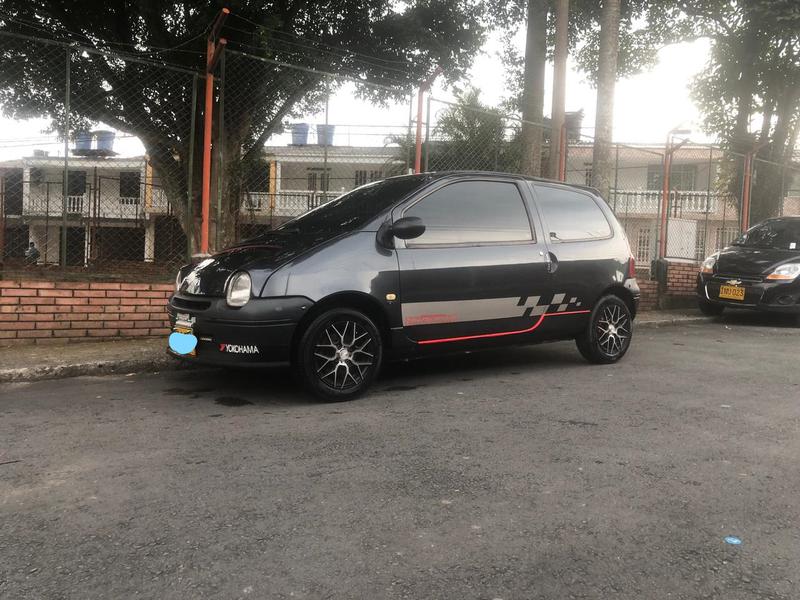 Renault 10 • 2013 • 1,700,000 km 1