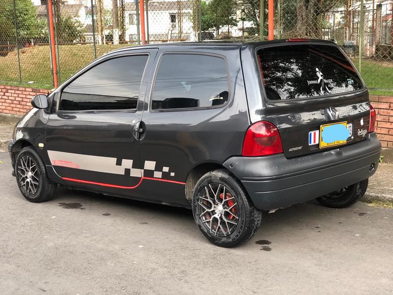 Renault 10 • 2013 • 1,700,000 km 2