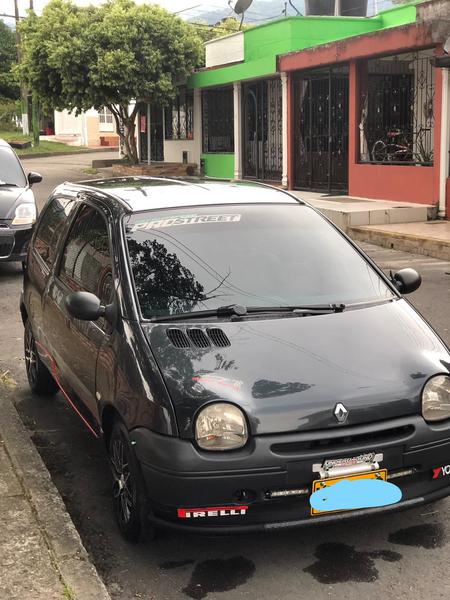 Renault 10 • 2013 • 1,700,000 km 3