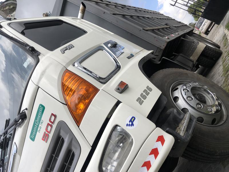 Hino FM 2835 • 2012 • 106,000 km 1