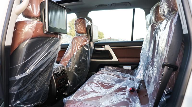 Toyota Land Cruiser • 2021 • 10 km 8