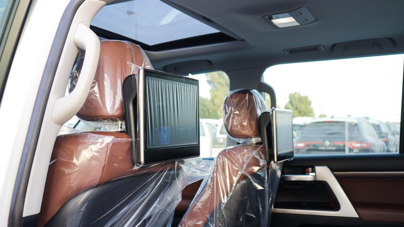 Toyota Land Cruiser • 2021 • 10 km 11