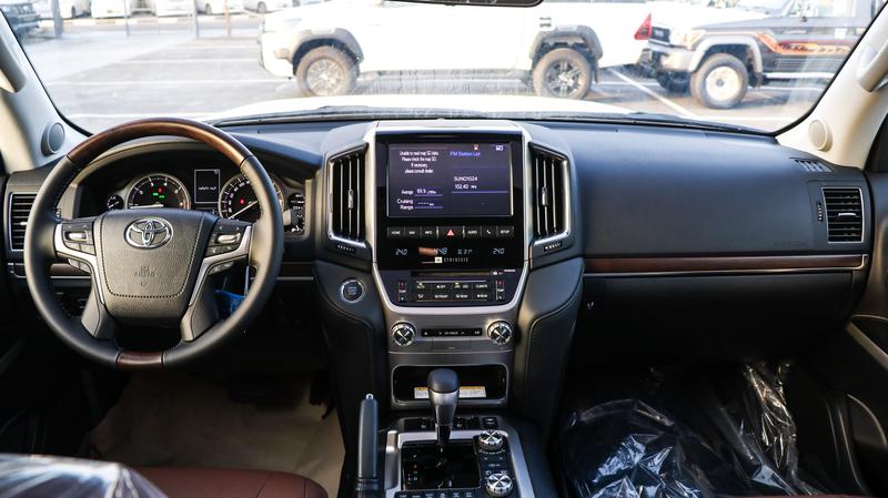 Toyota Land Cruiser • 2021 • 10 km 17
