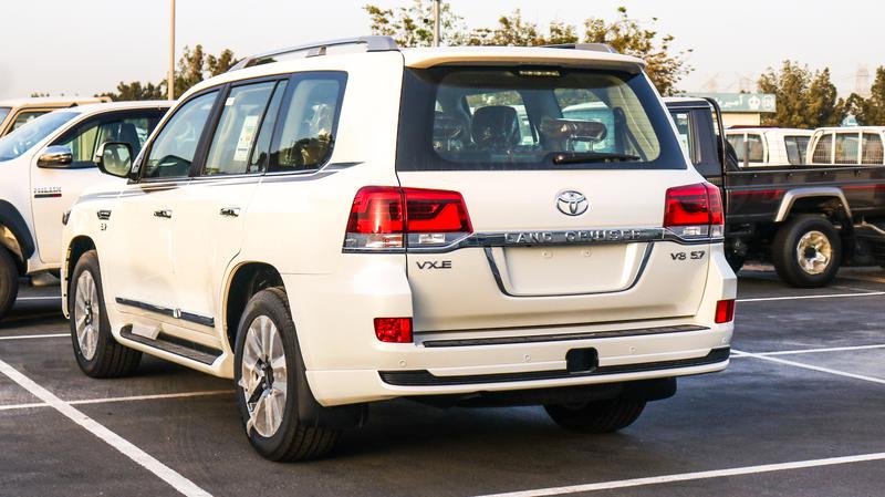 Toyota Land Cruiser • 2021 • 10 km 7