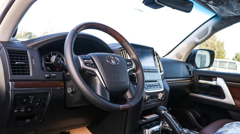 Toyota Land Cruiser • 2021 • 10 km 6