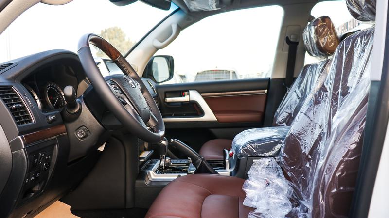 Toyota Land Cruiser • 2021 • 10 km 9