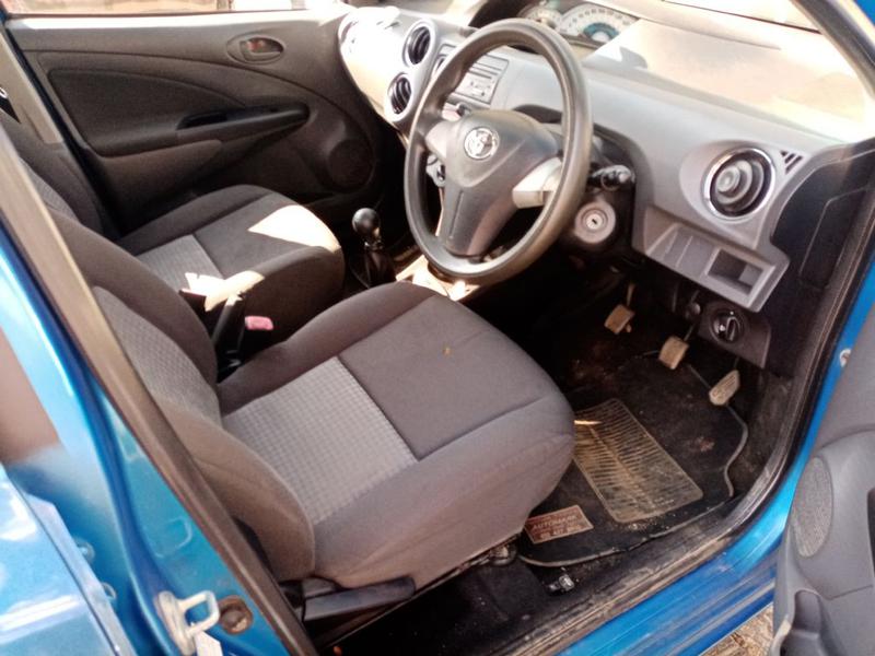 Toyota Etios • 2015 • 36,000 km 3