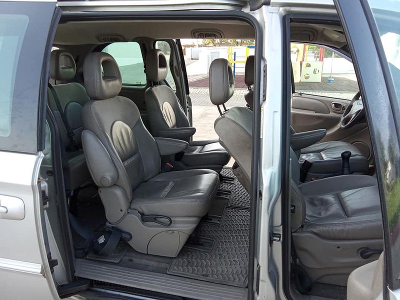 Chrysler Voyager • 2002 • 240,000 km 4