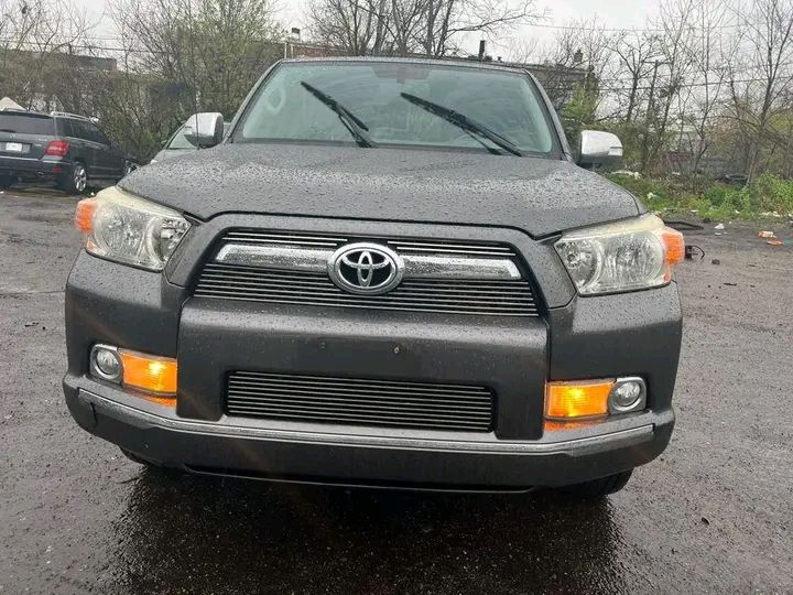 Toyota 4 Runner Limited • 2016 • 1,950 km 7
