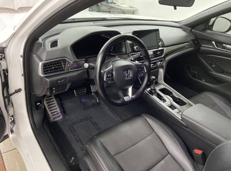 Honda Accord • 2019 • 49,844 km 5