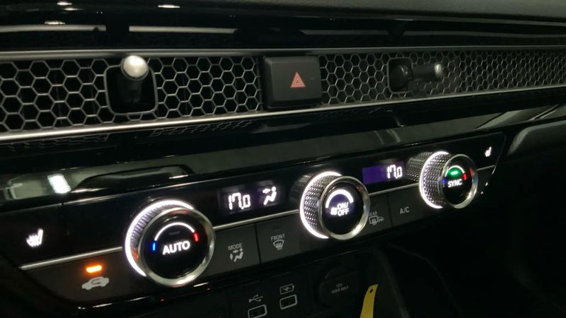 Honda Civic • 2024 • 1,400 km 5