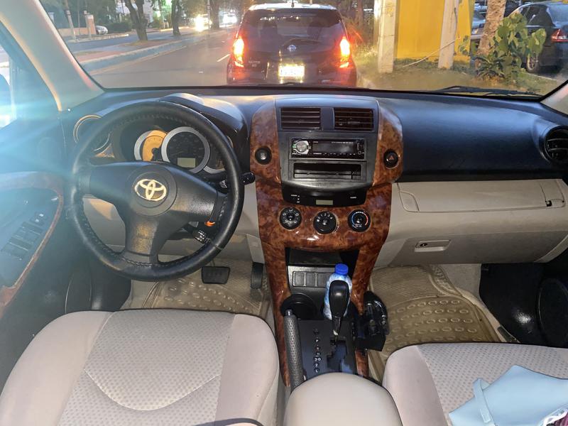 Toyota RAV4 • 2007 • 121,000 km 7