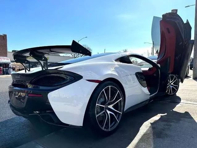 McLaren 570GT • 2017 • 33,696 km 8