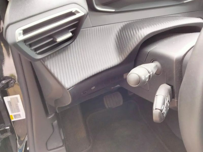 Peugeot 2008 • 2021 • 18,000 km 5