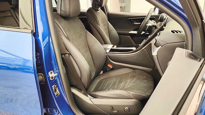 Mercedes-Benz GLC • 2023 • 11,750 km 14