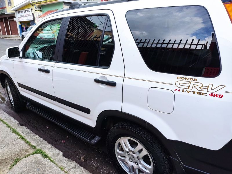 Honda CR-V • 2004 • 180,000 km 6