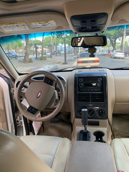 Ford Explorer • 2010 • 138,000 km 3