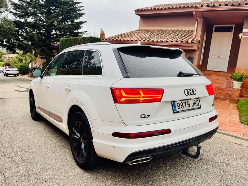 Audi Q7 • 2016 • 121,000 km 1