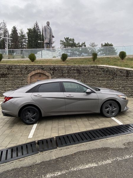 Hyundai Elantra • 2021 • 35,000 km 3