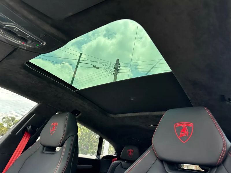 Lamborghini Urus • 2024 • 25,000 km 8