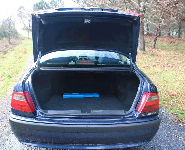 Mitsubishi Carisma • 2003 • 100,000 km 2