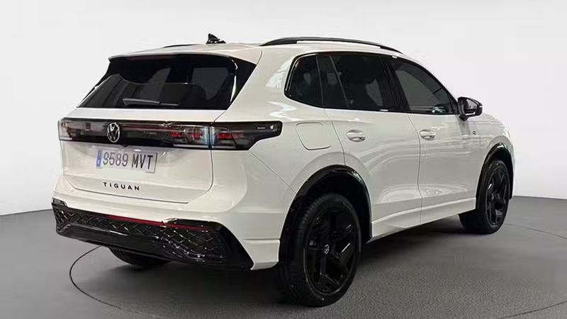 Volkswagen Tiguan • 2024 • 4,100 km 3