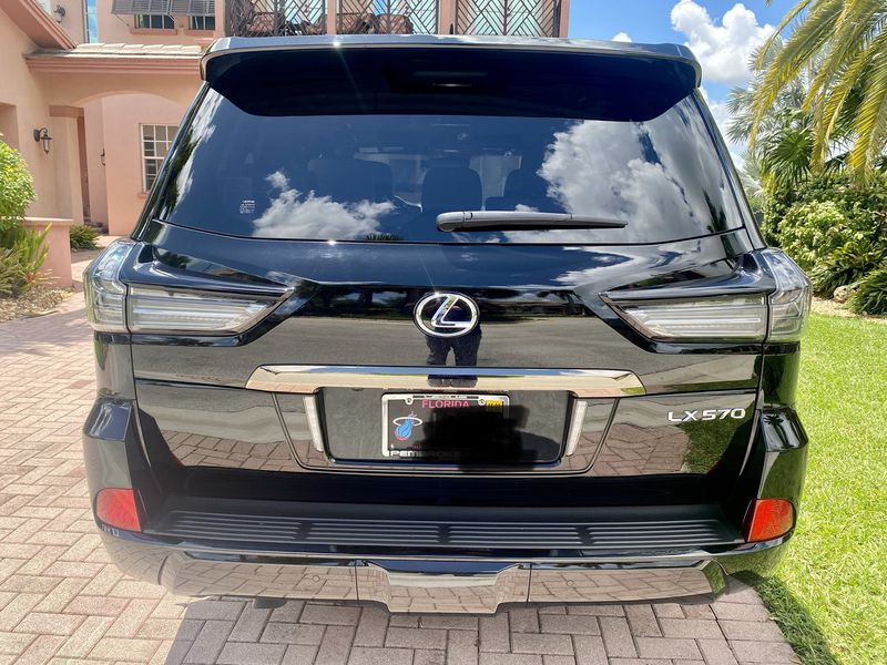 Lexus LX • 2020 • 95,600 km 1