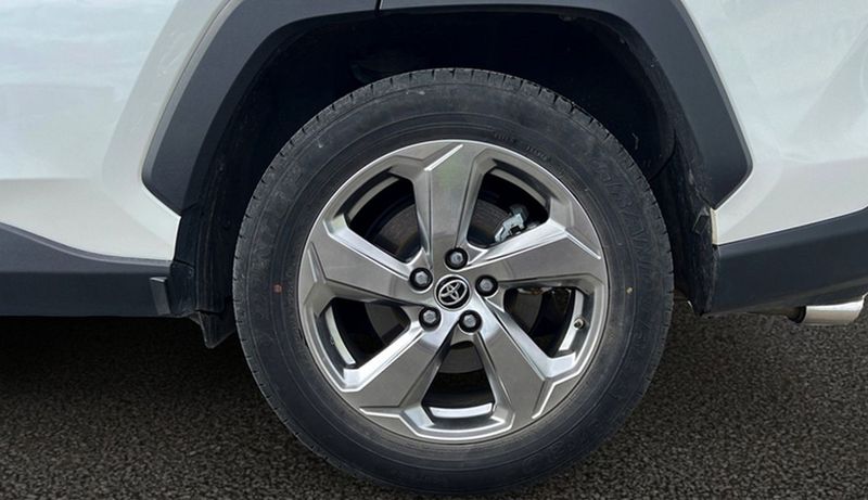 Toyota RAV4 • 2020 • 89,000 km 12