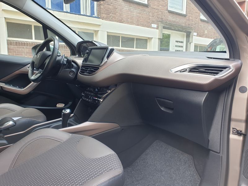 Peugeot 2008 • 2014 • 63,600 km 5