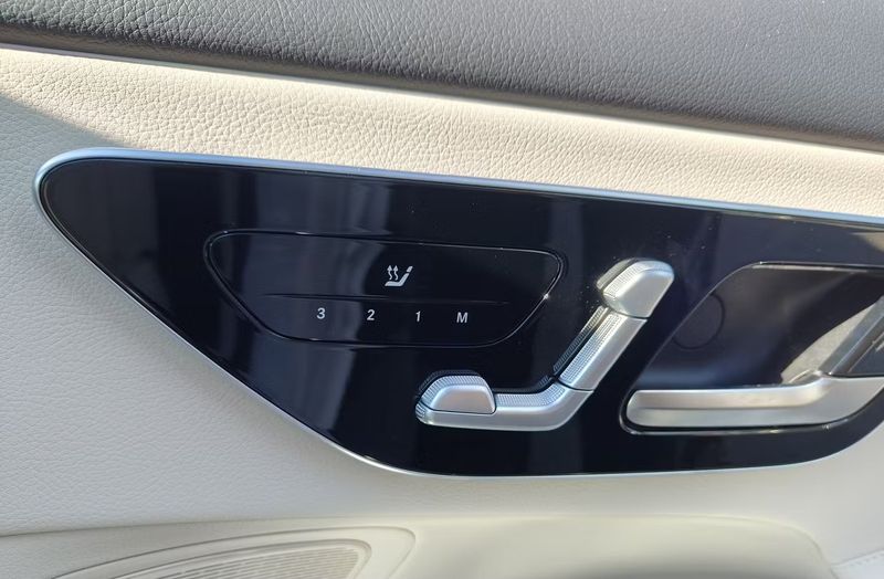 Mercedes-Benz C-Class • 2024 • 12,553 km 7