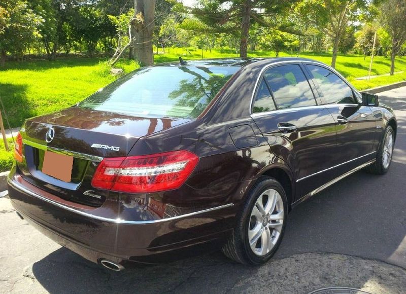 Mercedes-Benz E • 2010 • 135,000 km 3