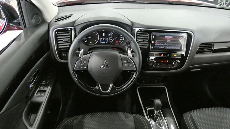 Mitsubishi Outlander • 2019 • 17,586 km 17