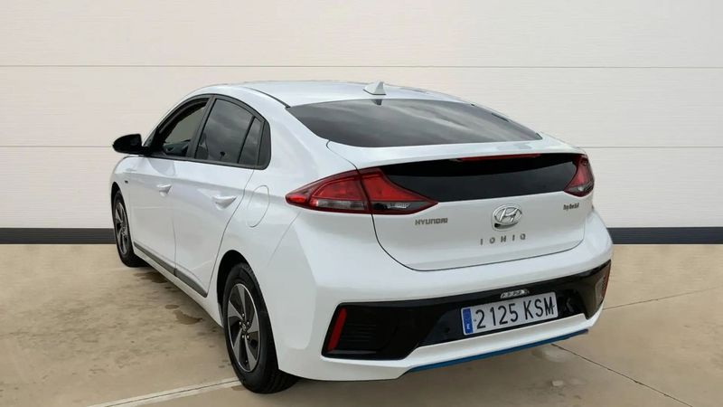 Hyundai Ioniq Hybrid • 2018 • 83,500 km 4