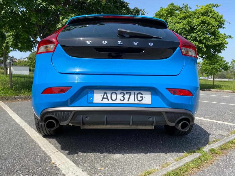 Volvo V40 • 2014 • 145,000 km 2