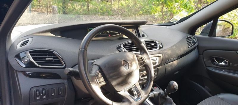 Renault Scénic • 2013 • 57,000 km 2