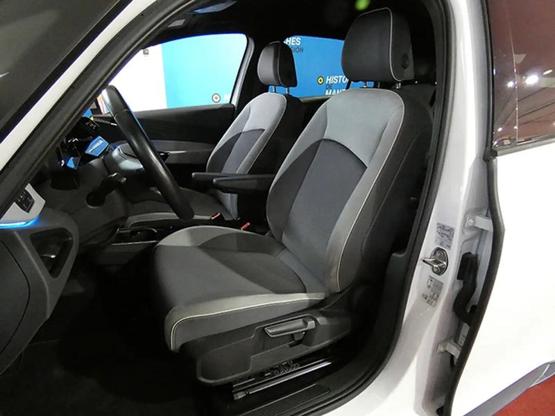 Volkswagen ID.4 • 2020 • 16,590 km 3