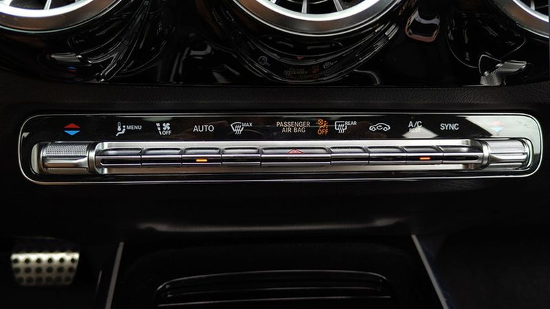 Mercedes-Benz GLA • 2020 • 41,000 km 28