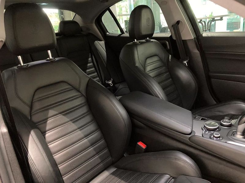 Alfa Romeo Giulia • 2017 • 94,300 km 5