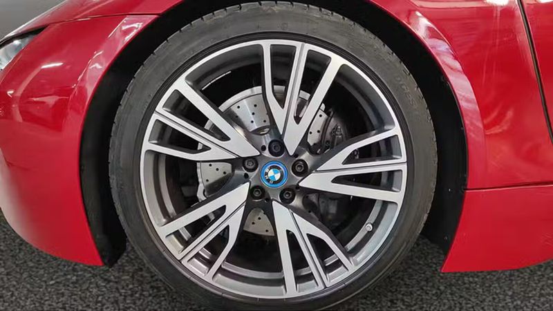 BMW i8 • 2016 • 69,497 km 39