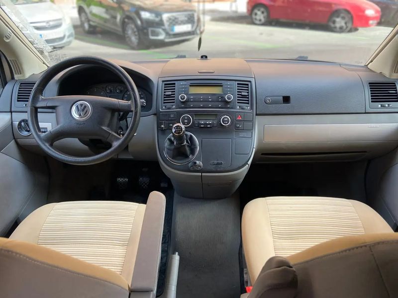 Volkswagen T5 • 2006 • 220,000 km 5