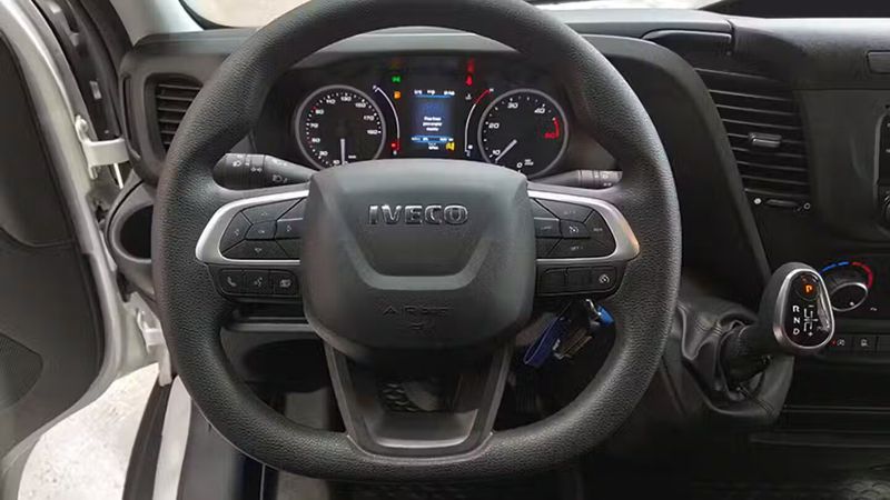 Mercedes-Benz Sprinter • 2024 • 42,261 km 16